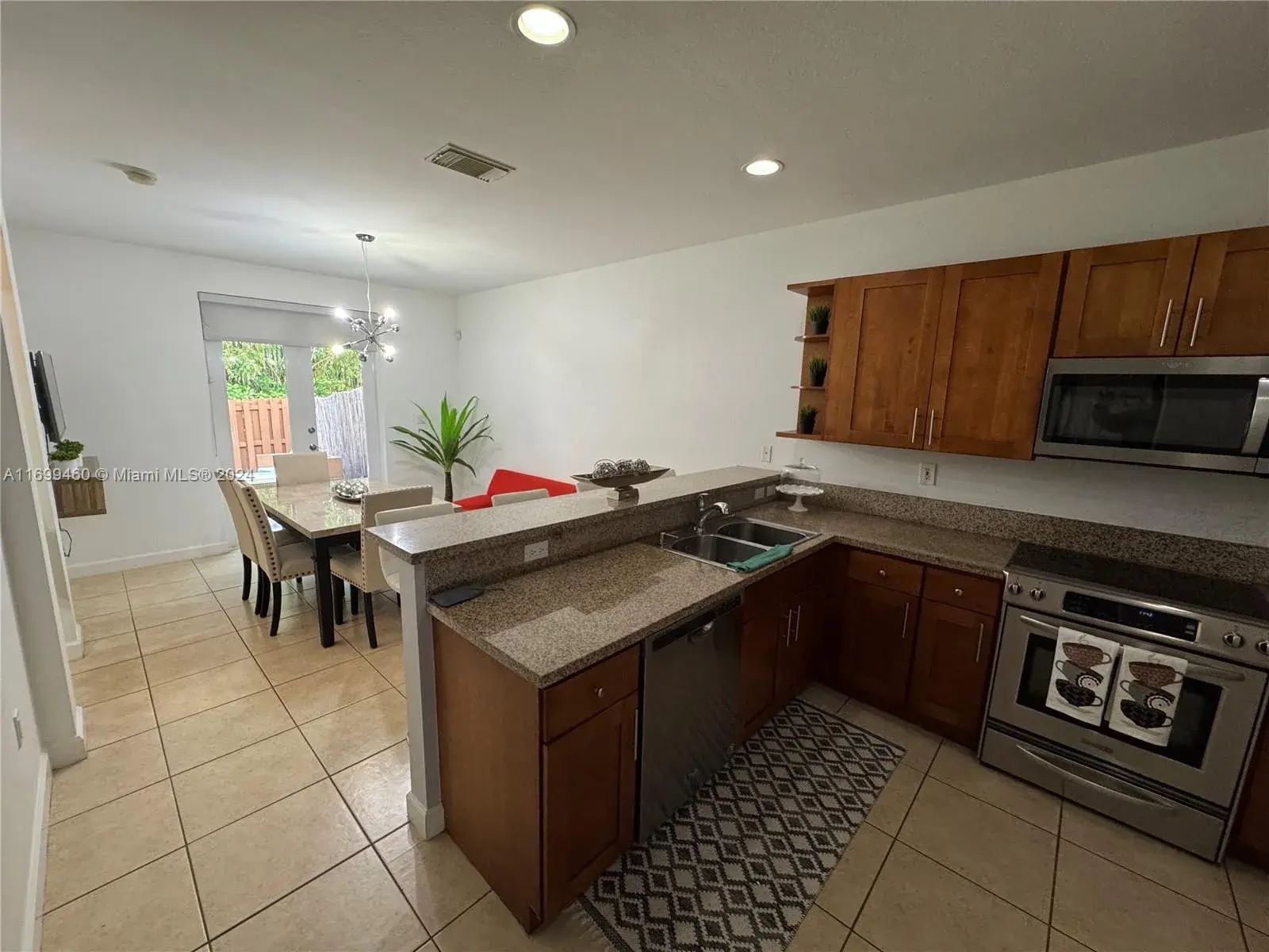 10748 NW 74th Ln, Doral FL 33178