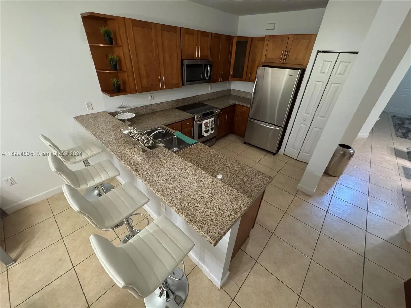 10748 NW 74th Ln, Doral FL 33178