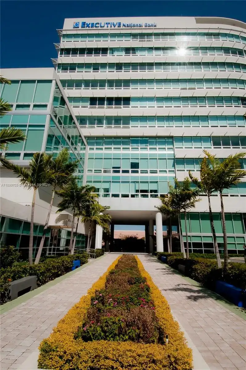 20900 NE 30th Ave # 405, Aventura FL 33180 photo 2
