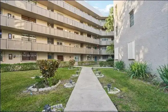 1100 Colony Point Cir # 109, Pembroke Pines FL 33026 photo 4