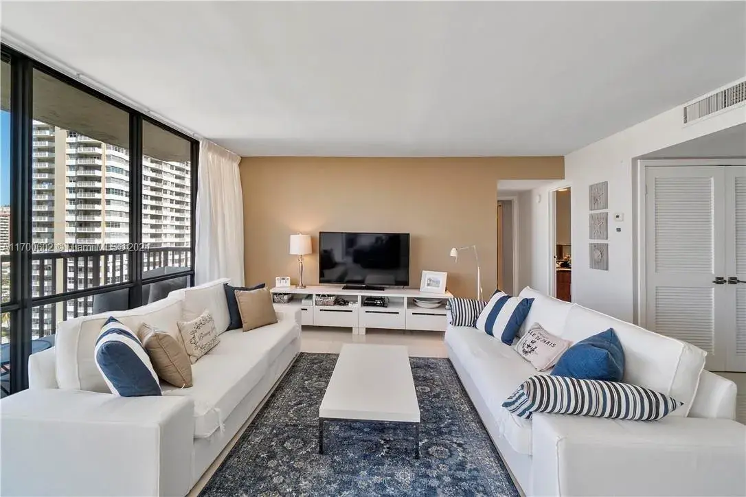 2017 S Ocean Dr, Hallandale Beach FL 33009