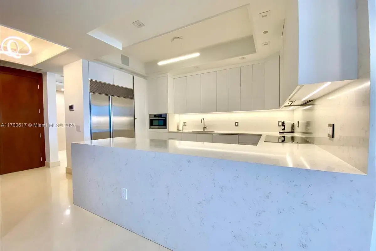 100 S Pointe Dr # 1207, Miami Beach FL 33139