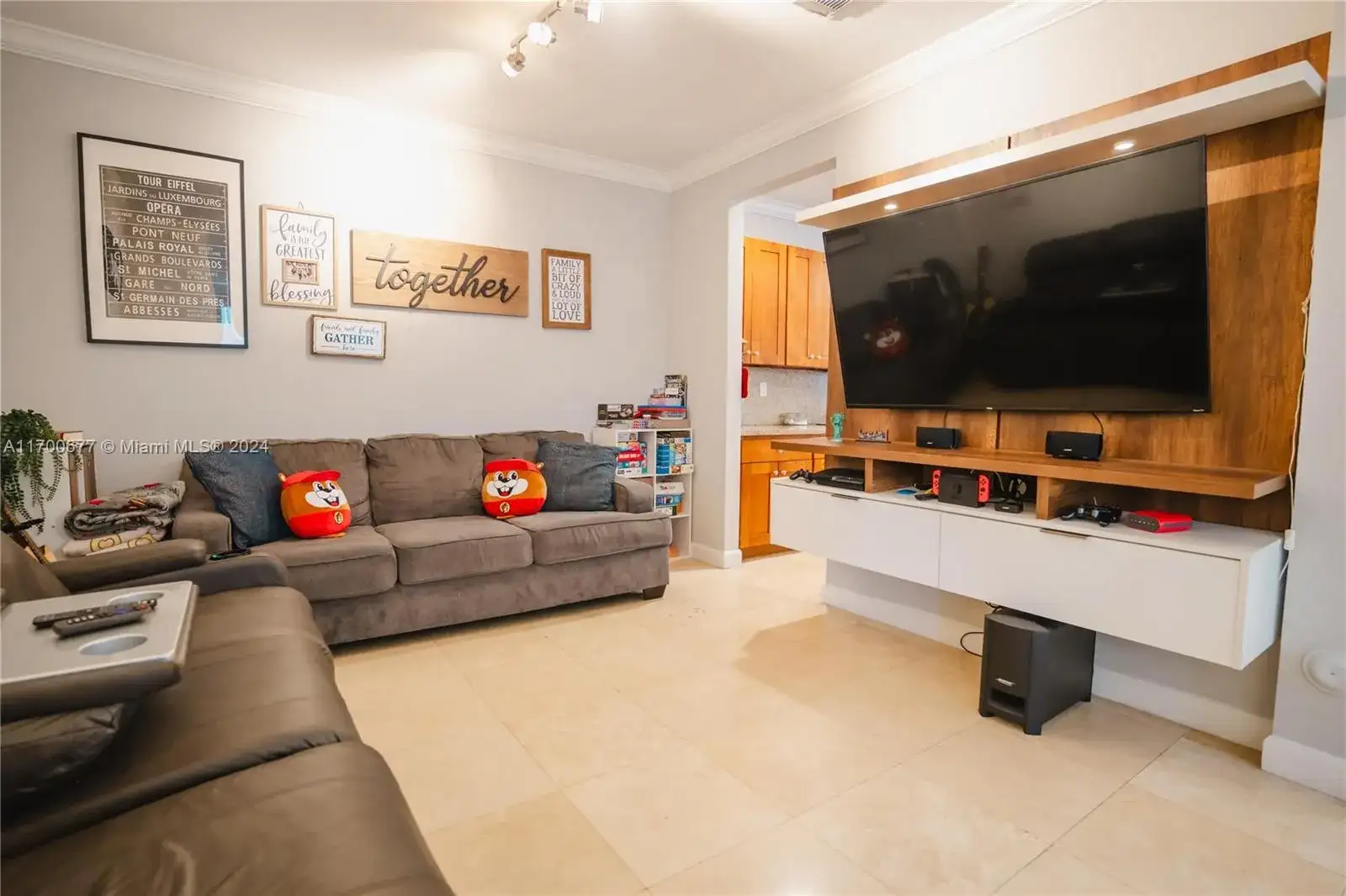 10764 NW 74th Ln, Doral FL 33178 photo 5