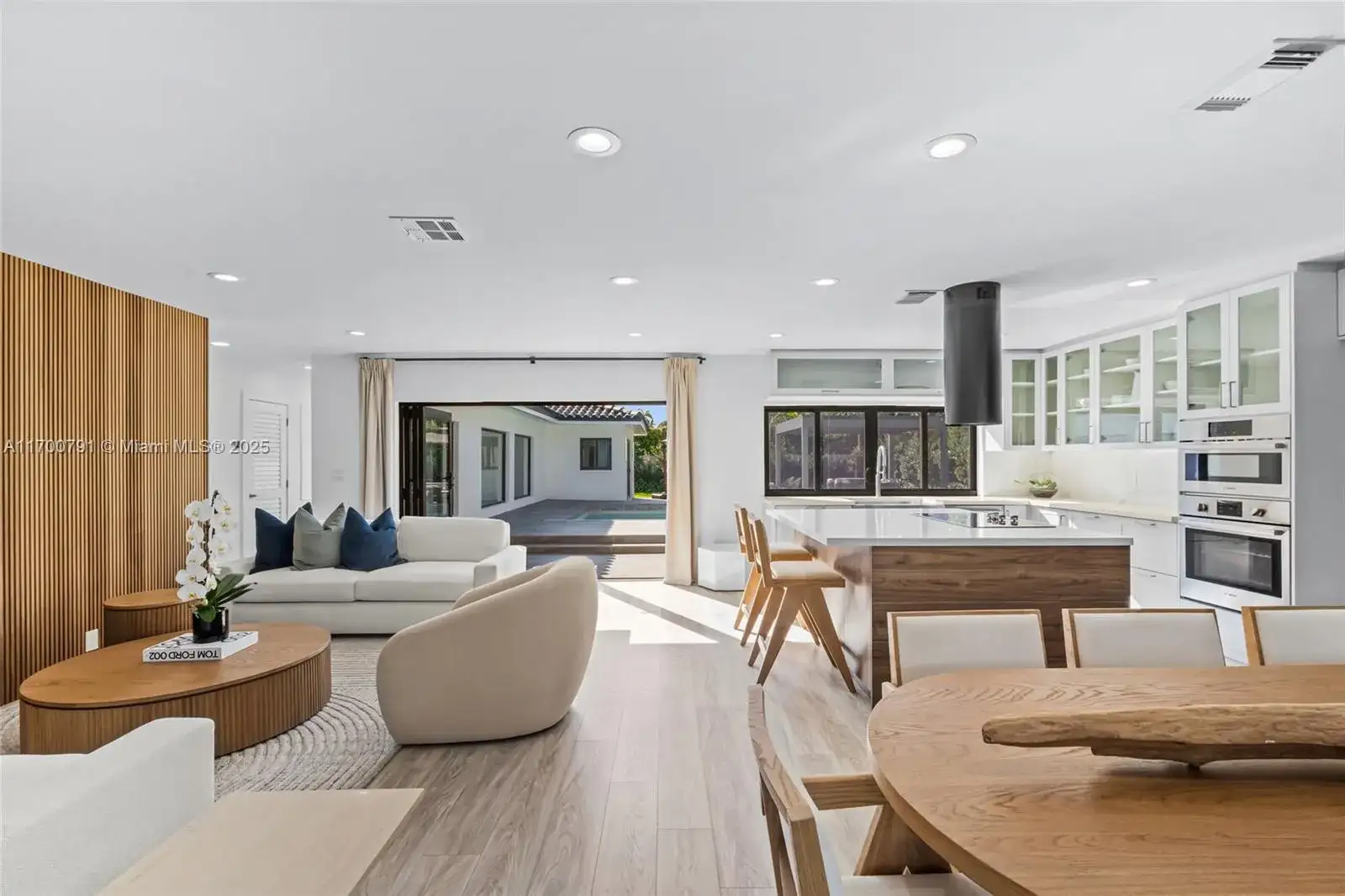 116 W 1st Ct, Miami Beach FL 33139 photo 5