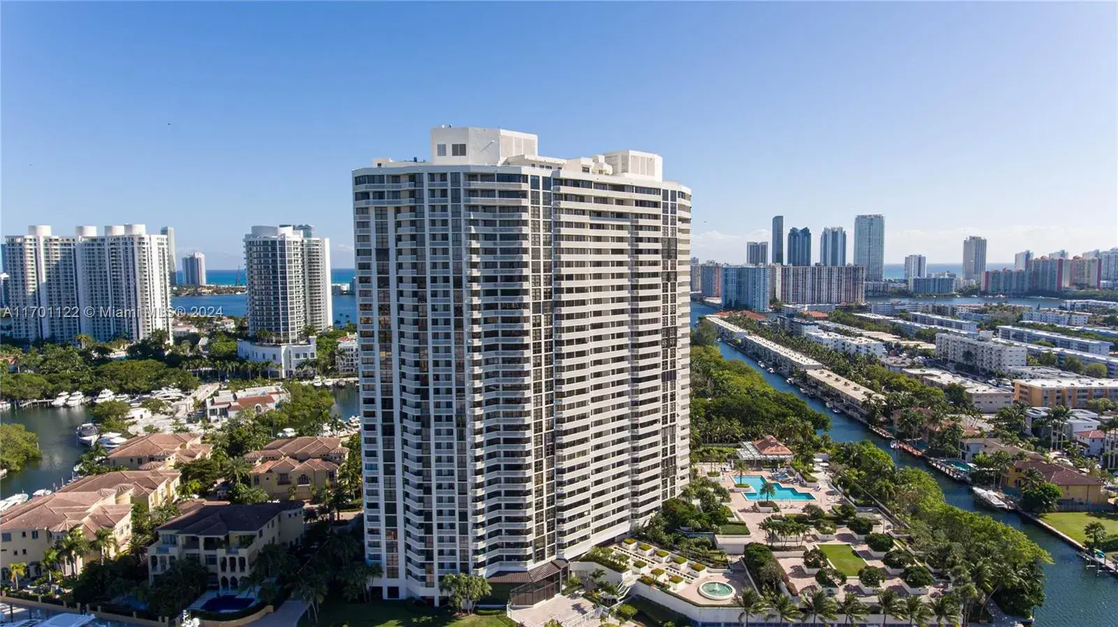 1000 W Island Blvd, Aventura FL 33160