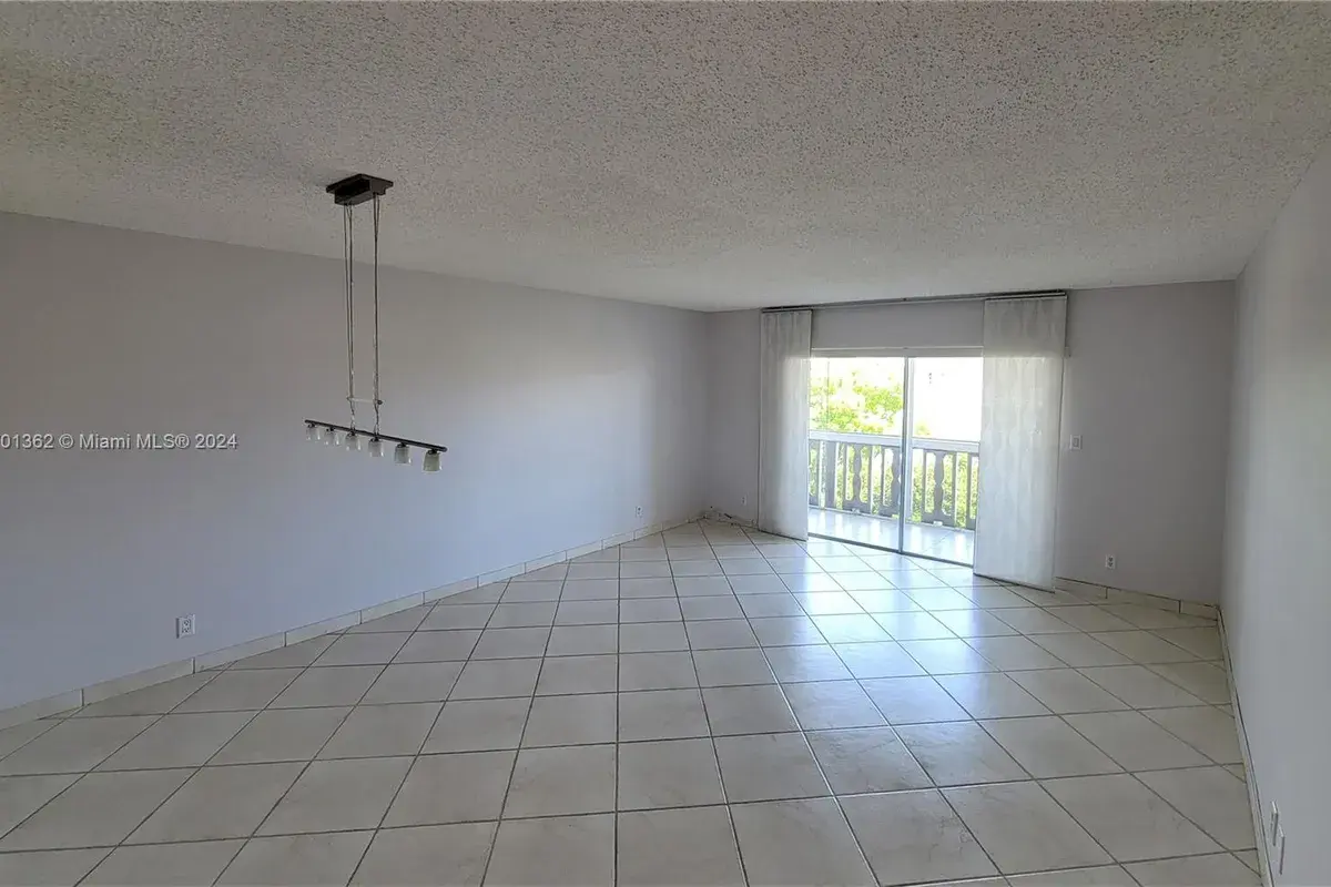 218 NE 12th Ave # 502, Hallandale Beach FL 33009