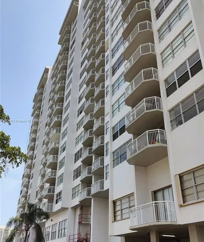 18061 Biscayne Blvd # 602, Aventura FL 33160