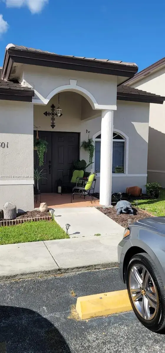 18712 NW 84 Pl # 301, Hialeah Gardens FL 33015