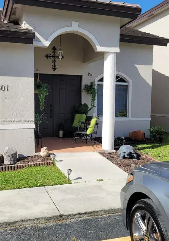 18712 NW 84 Pl # 301, Hialeah Gardens FL 33015
