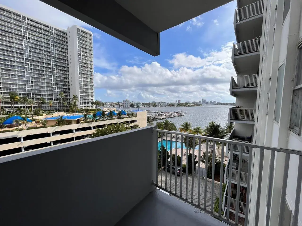 7545 E Treasure Dr # 6D, North Bay Village FL 33141