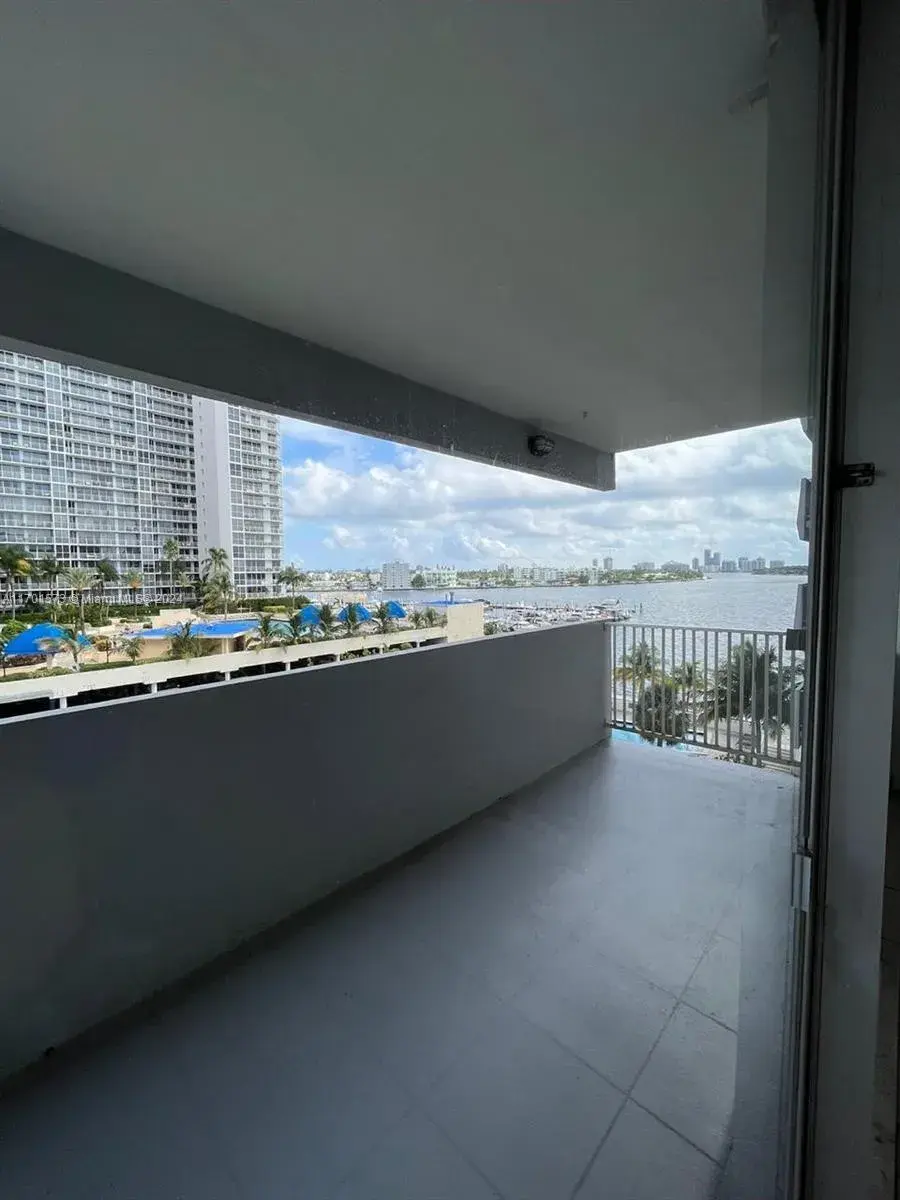 7545 E Treasure Dr # 6D, North Bay Village FL 33141
