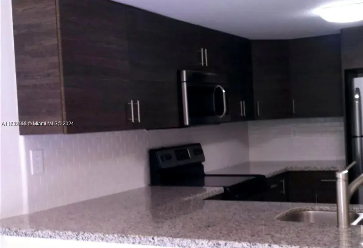 9203 Fontainebleau Blvd # 108, Miami FL 33172