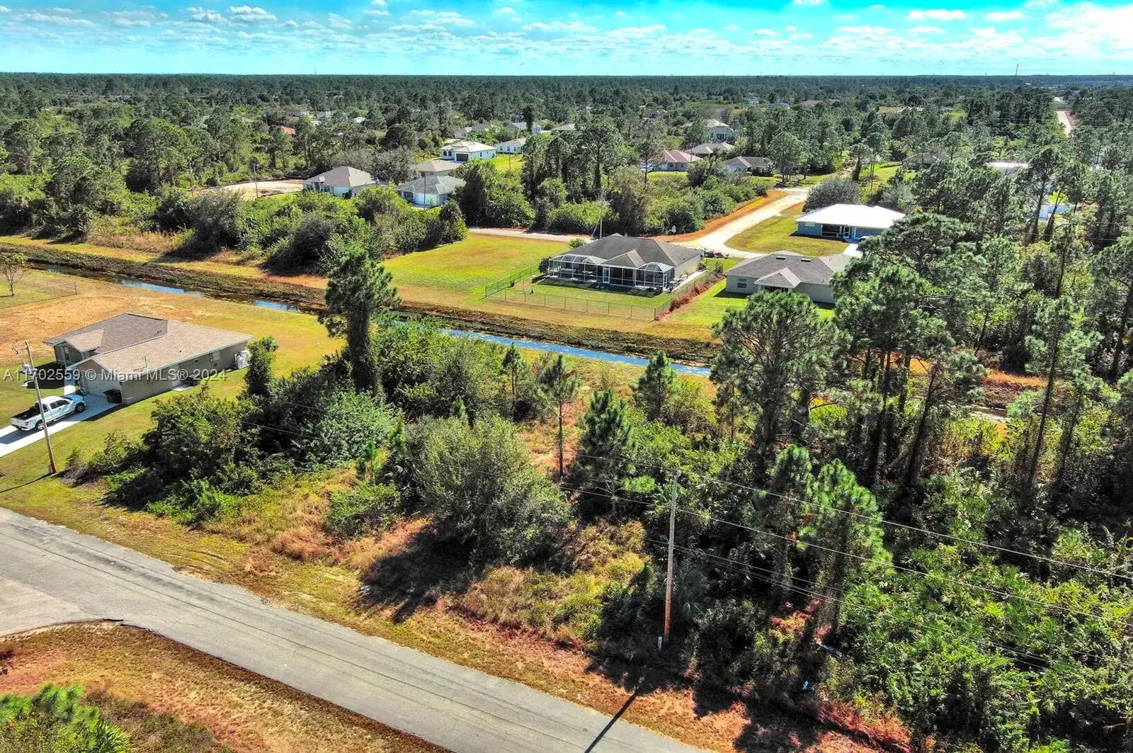 844 Carbon St E, Lehigh Acres FL 33974 photo 2