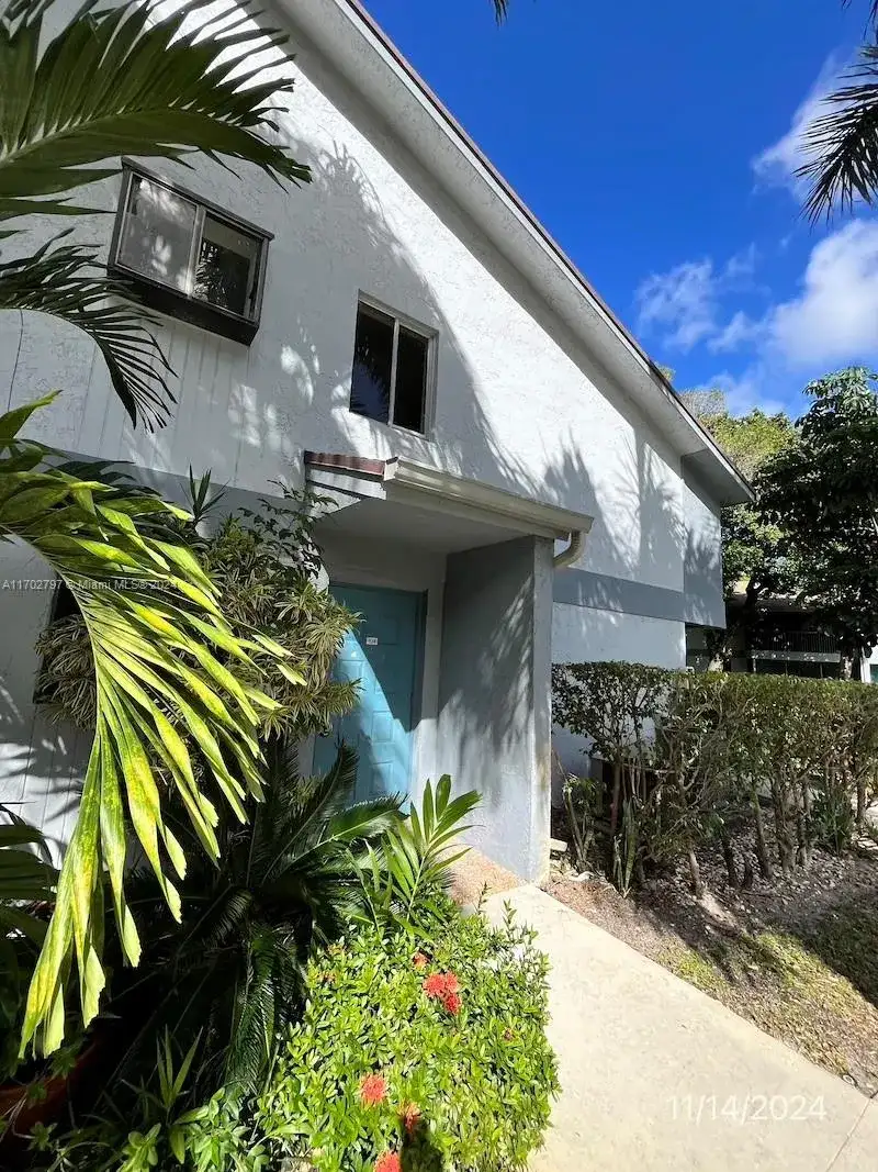 2753 S Oakland Forest Dr # 104, Oakland Park FL 33309 photo 2