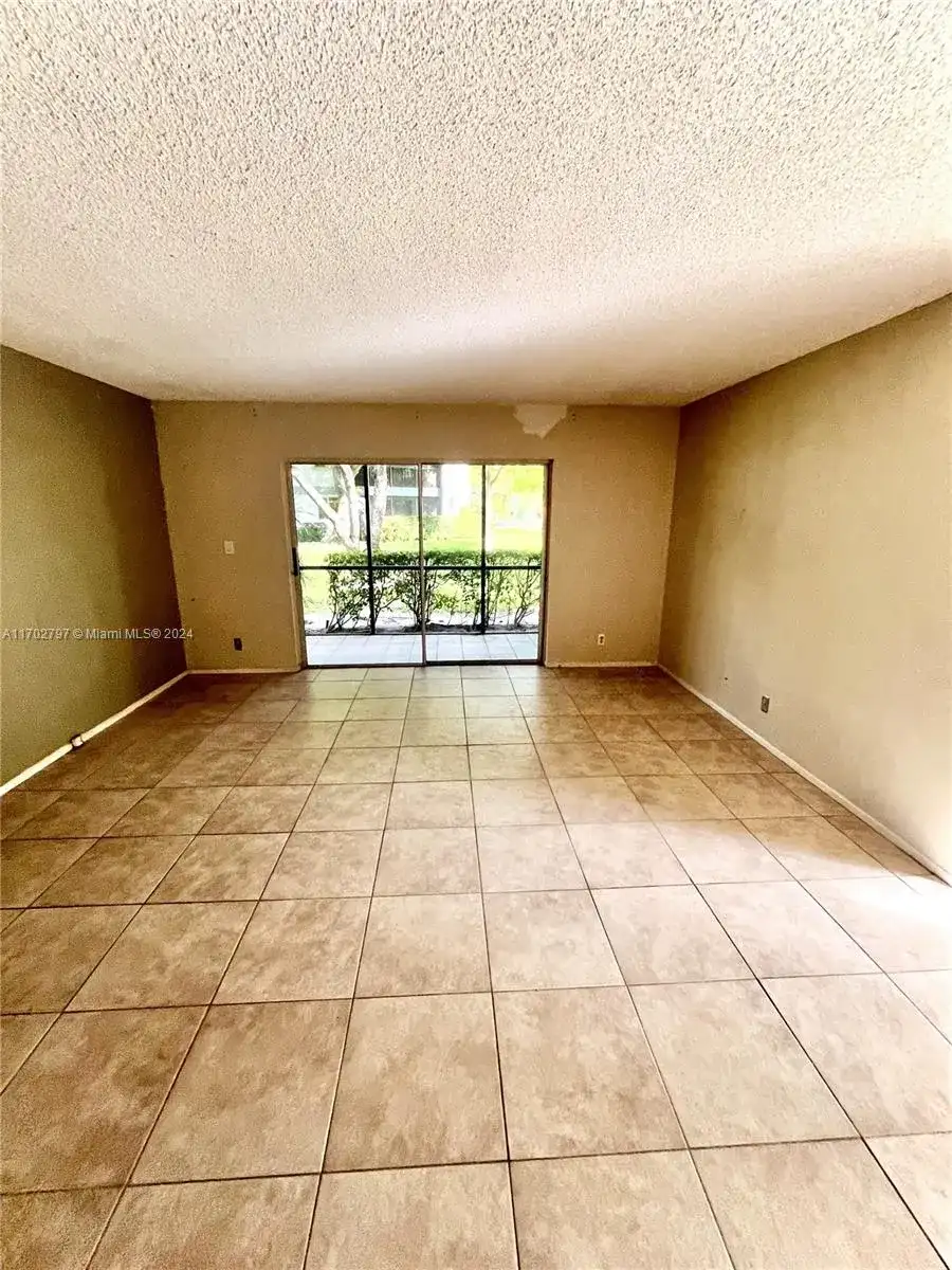 2753 S Oakland Forest Dr # 104, Oakland Park FL 33309 photo 5