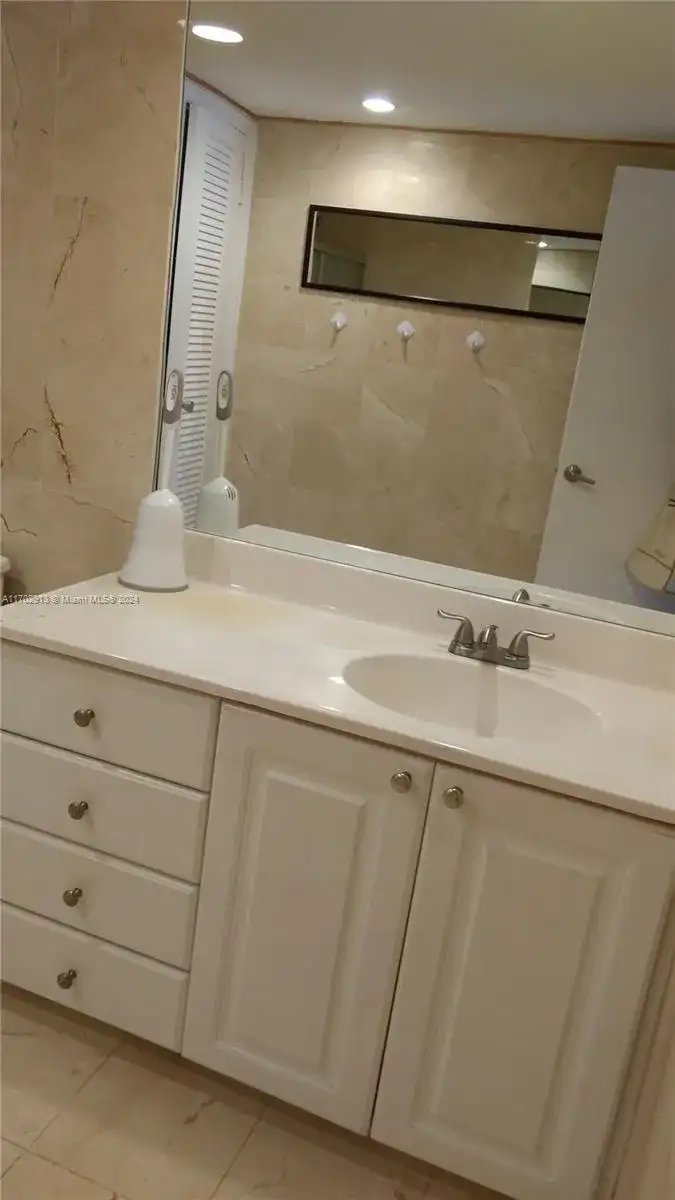 19390 Collins Ave # 1014, Sunny Isles Beach FL 33160 photo 2