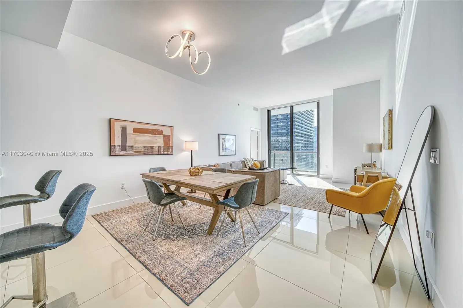 45 SW 9th St # 4504, Miami FL 33130 photo 2