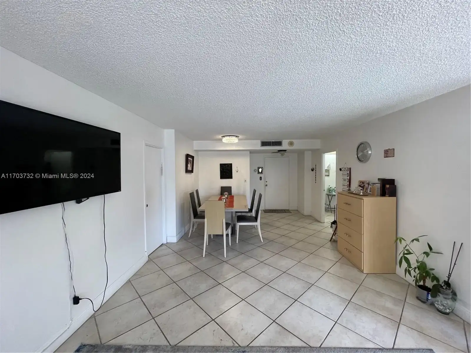 251 174th St # 211, Sunny Isles Beach FL 33160 photo 4