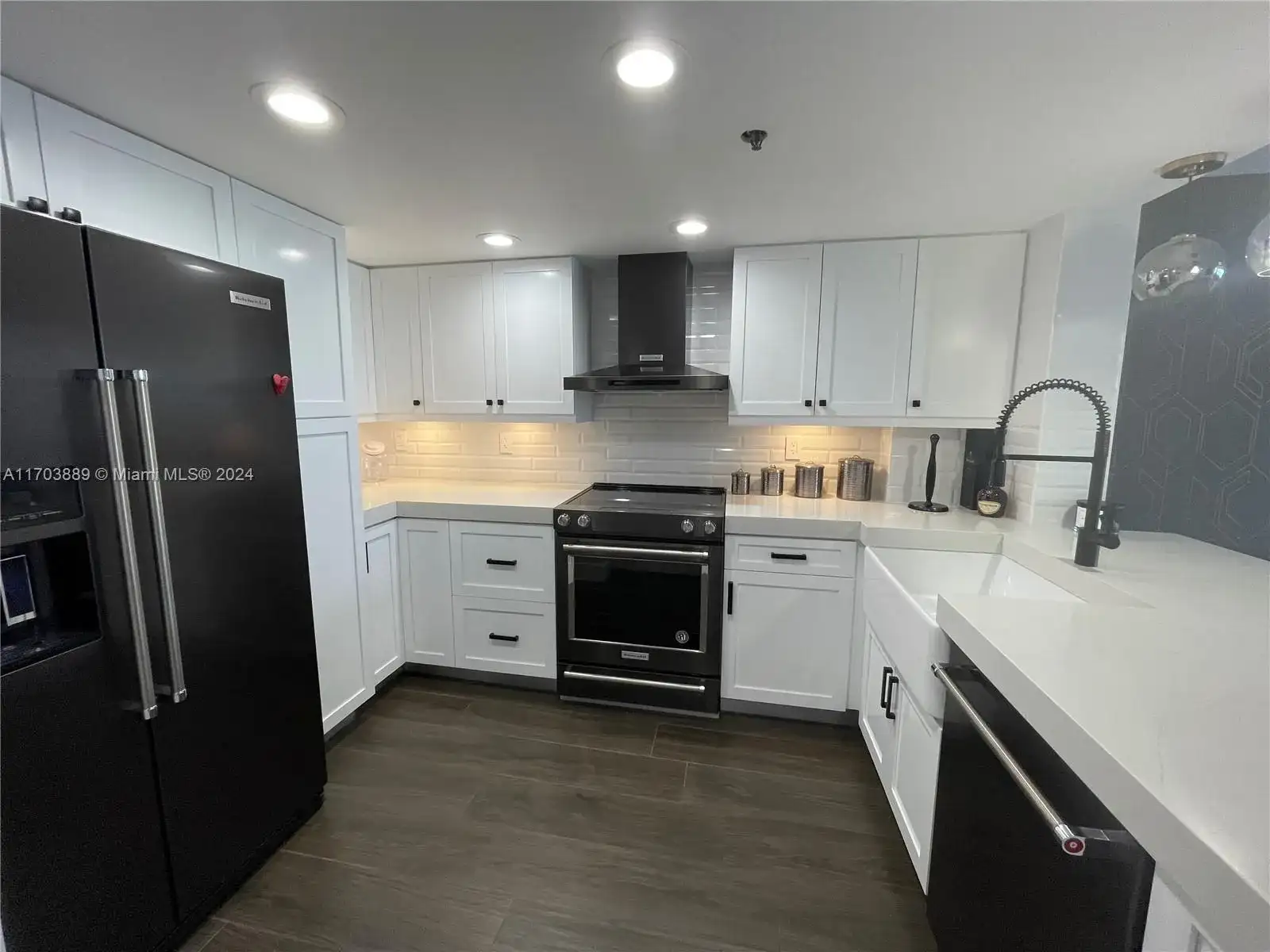 2555 Collins Ave # 1409, Miami Beach FL 33140 photo 2