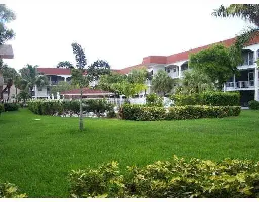 541 Blue Heron Dr # 119, Hallandale Beach FL 33009 photo 4