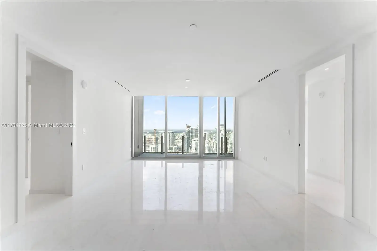 300 Biscayne Blvd Way # 5209, Miami FL 33131 photo 2