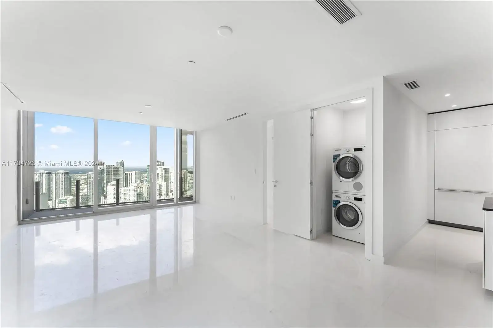 300 Biscayne Blvd Way # 5209, Miami FL 33131 photo 3