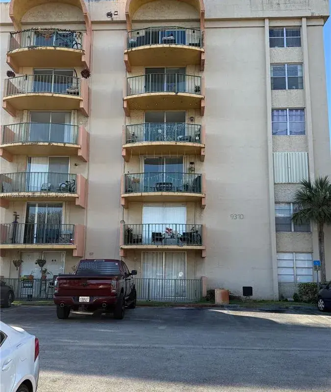 9310 Fontainebleau Blvd # 514, Miami FL 33172