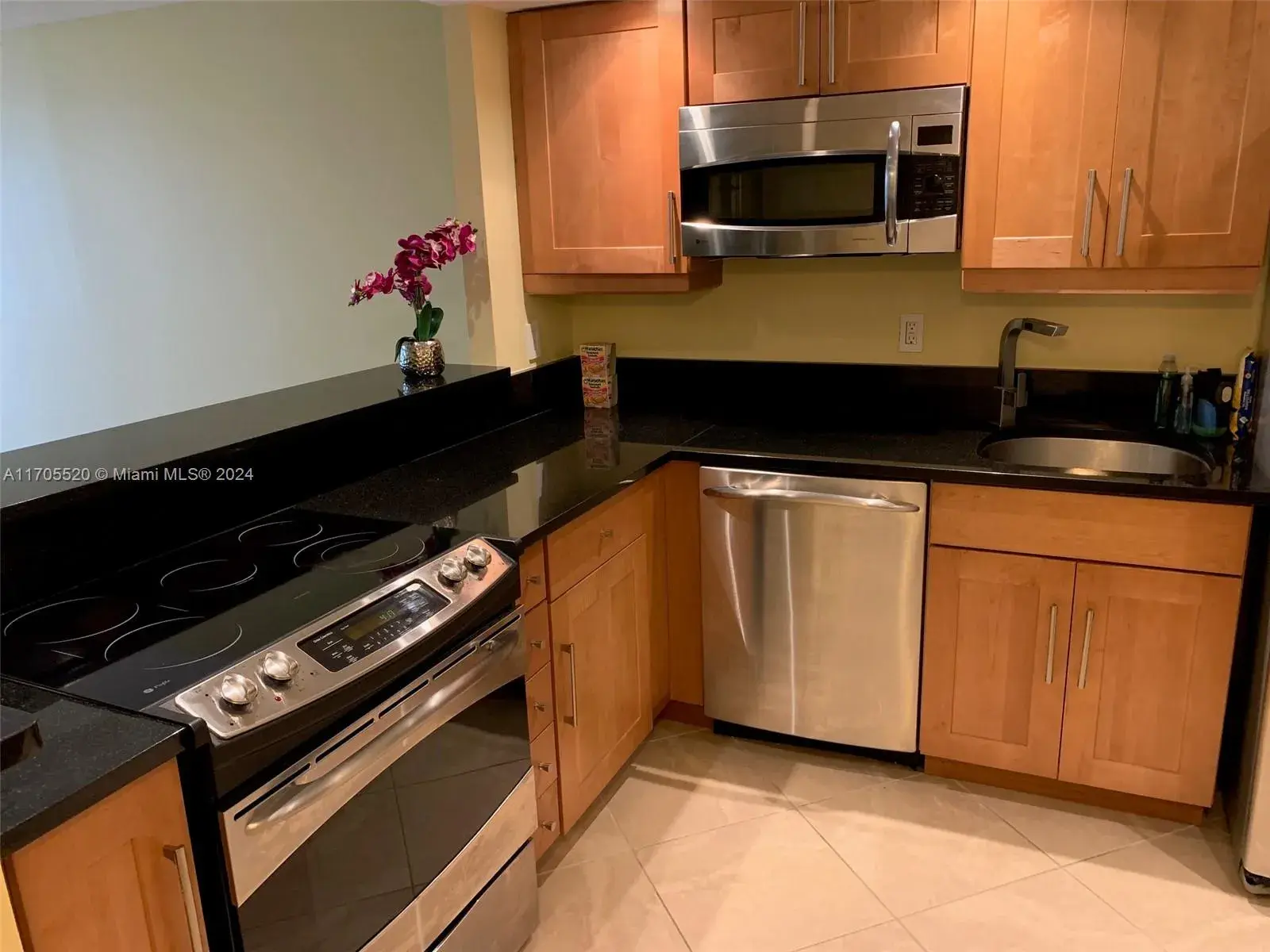 200 Leslie Dr # 506, Hallandale Beach FL 33009