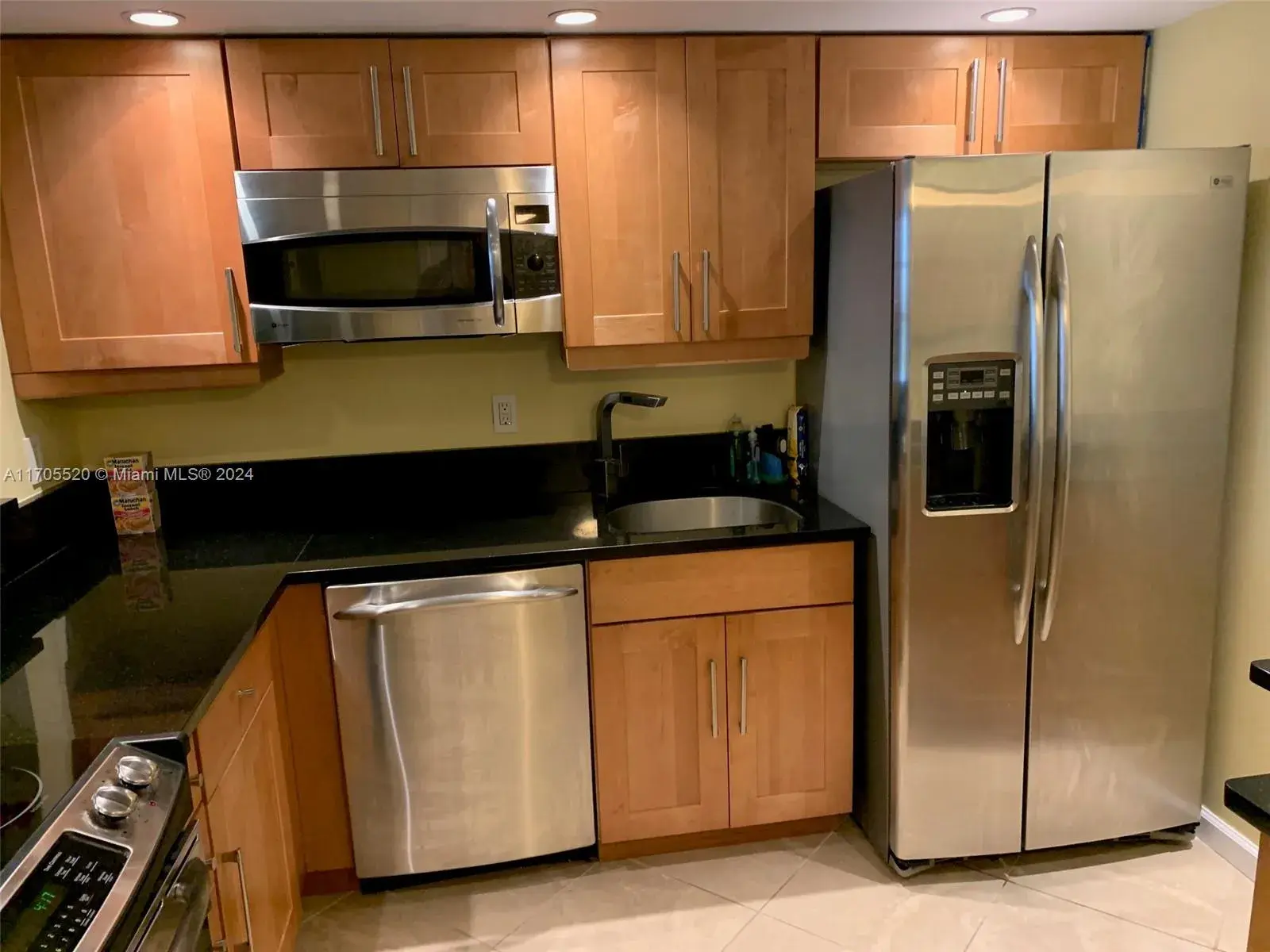 200 Leslie Dr # 506, Hallandale Beach FL 33009