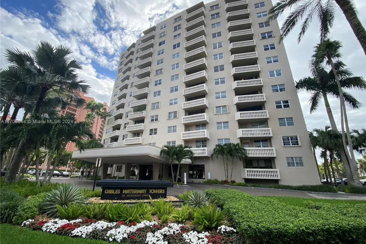 90 Edgewater Dr, Coral Gables FL 33133