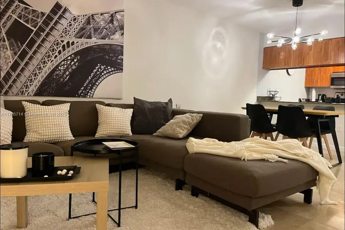 1200 Brickell Bay Dr # 3220, Miami FL 33131