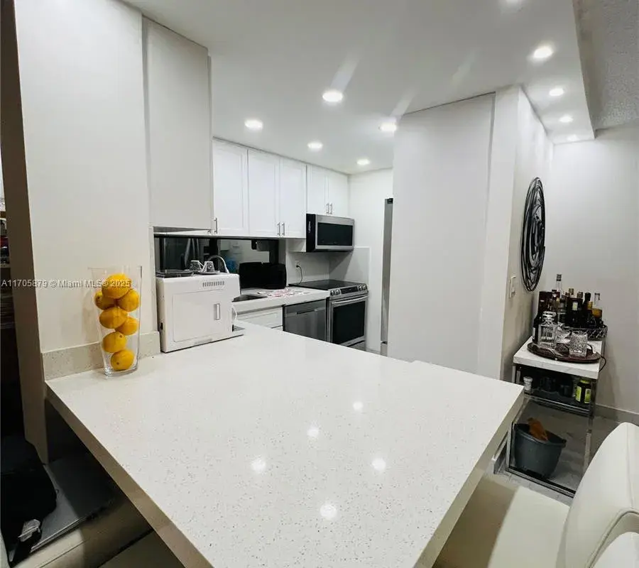 16909 N Bay Rd # 112, Sunny Isles Beach FL 33160