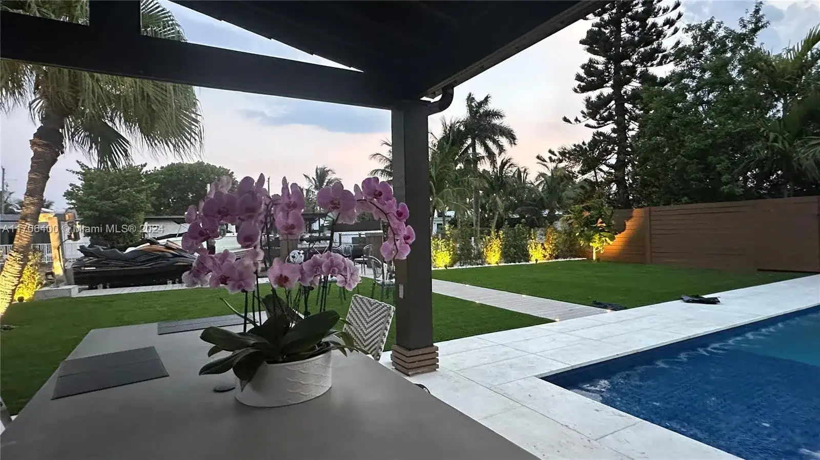 1560 Cleveland Rd, Miami Beach FL 33141 photo 2