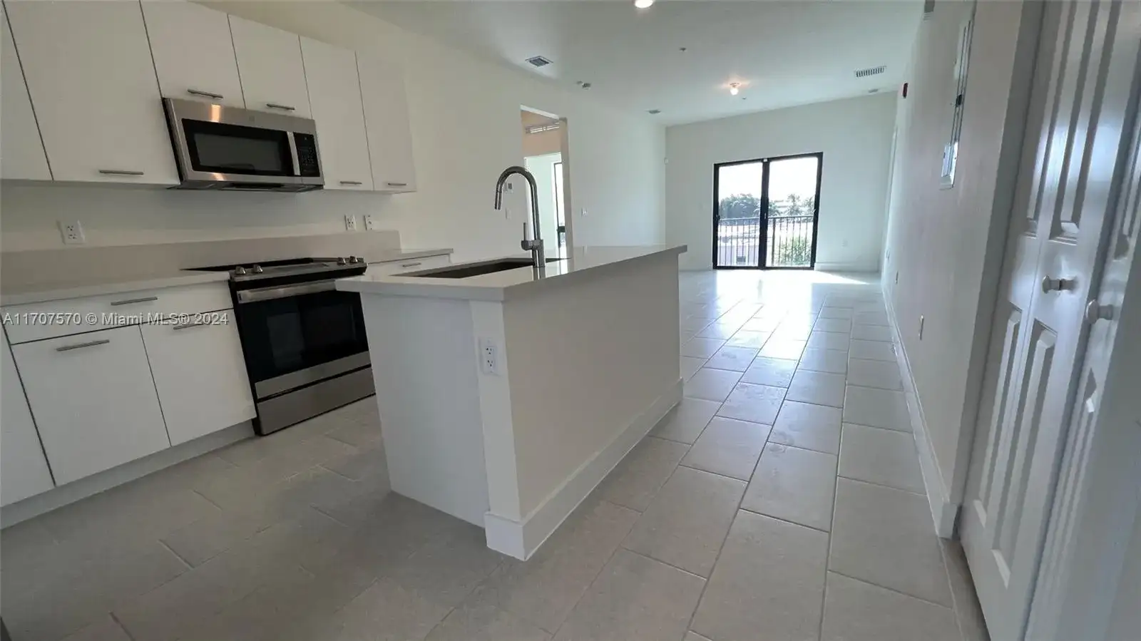 8167 NW 41st St # 307, Doral FL 33166 photo 2