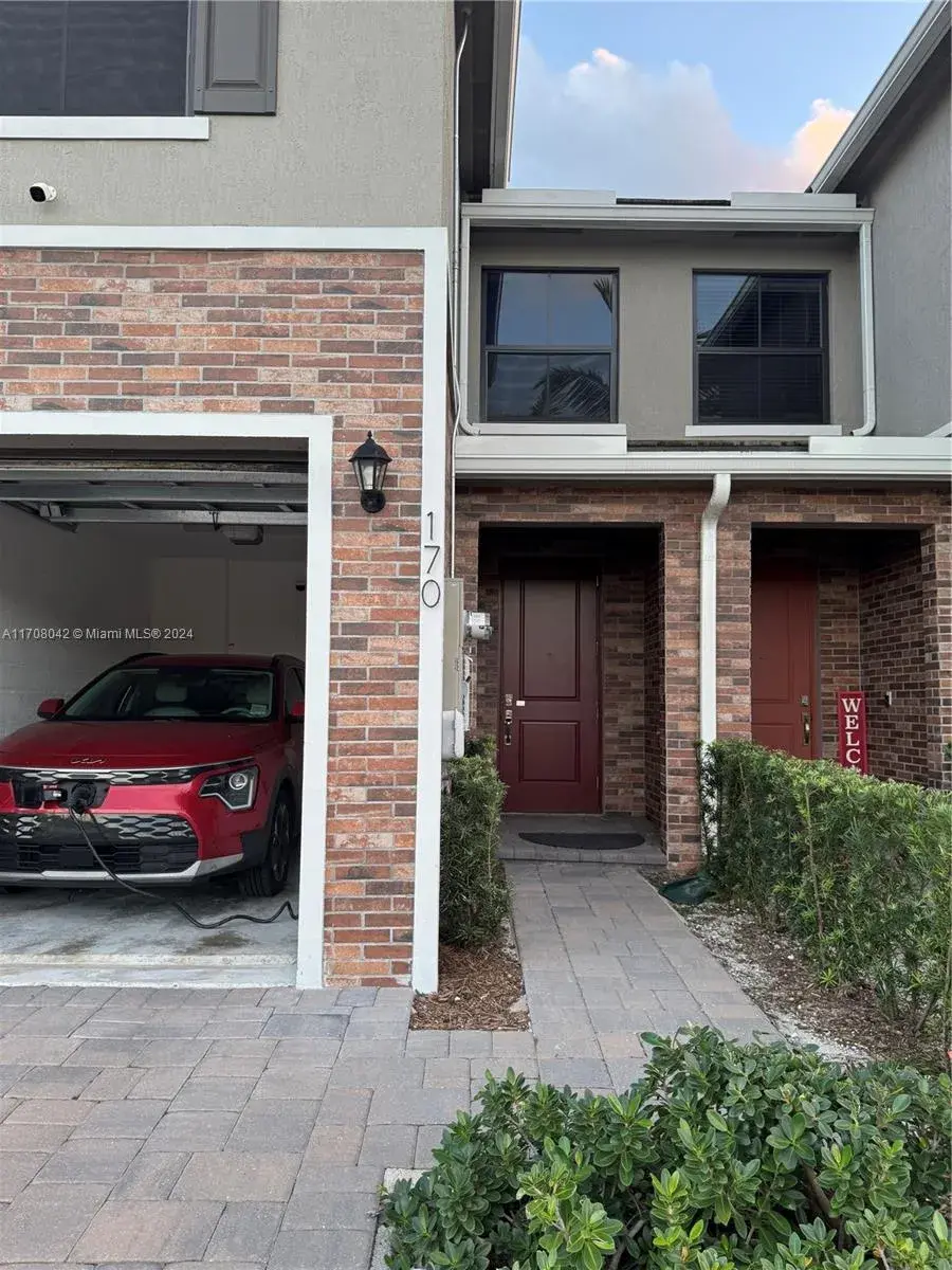 170 SE 5th Ct, Deerfield Beach FL 33441