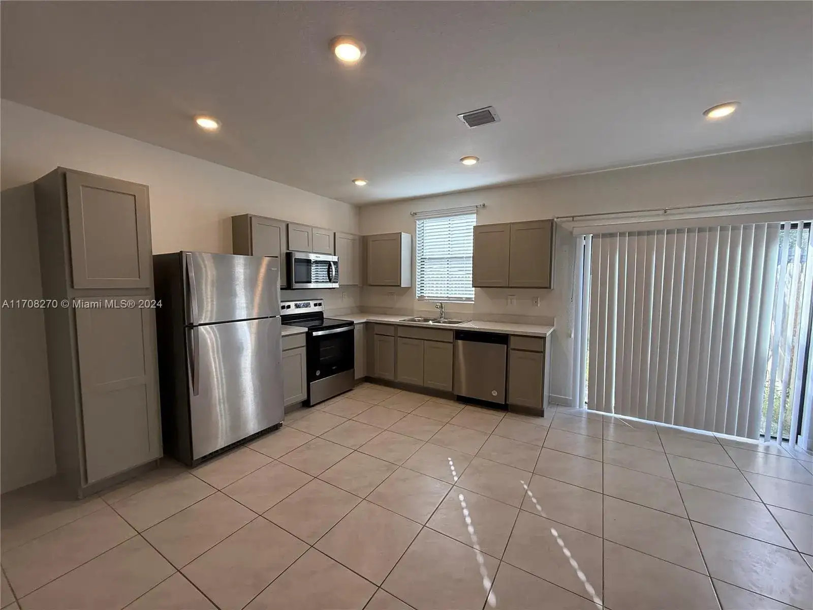 434 NE 13th St, Florida City FL 33034 photo 4