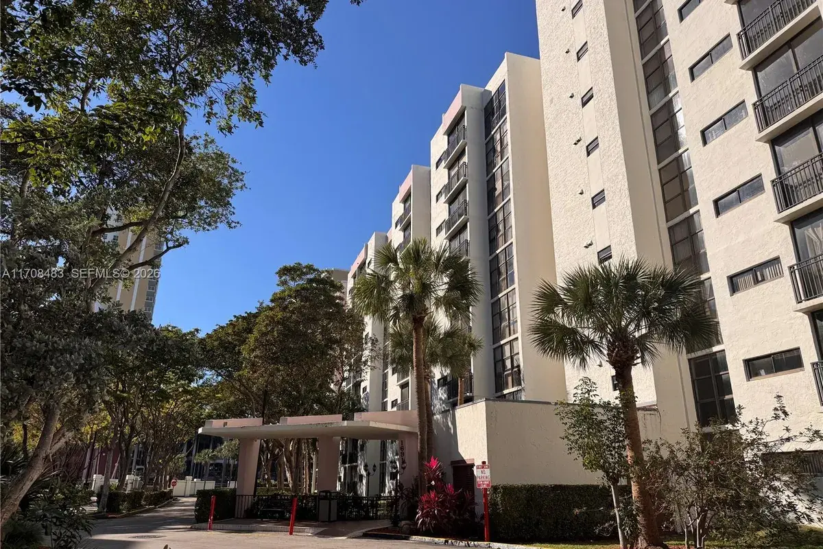 16919 N Bay Rd # 117, Sunny Isles Beach FL 33160