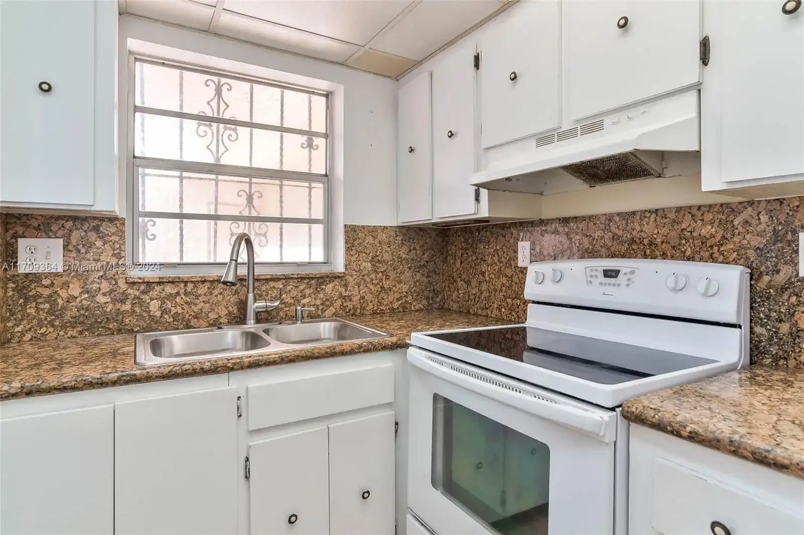8895 Fontainebleau Blvd # 407, Miami FL 33172 photo 2