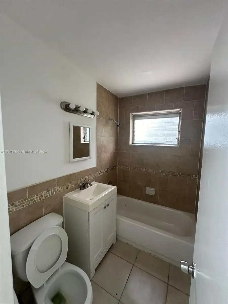 940 NW 34th Way, Lauderhill FL 33311 photo 4