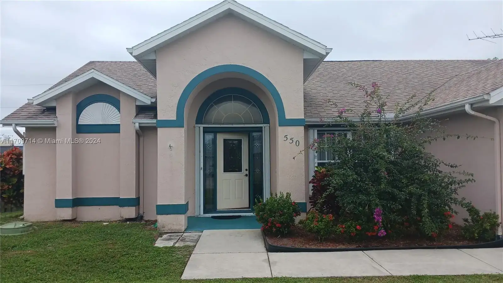 550 SE Sunnybrook Ter, Port St. Lucie FL 34983 photo 2