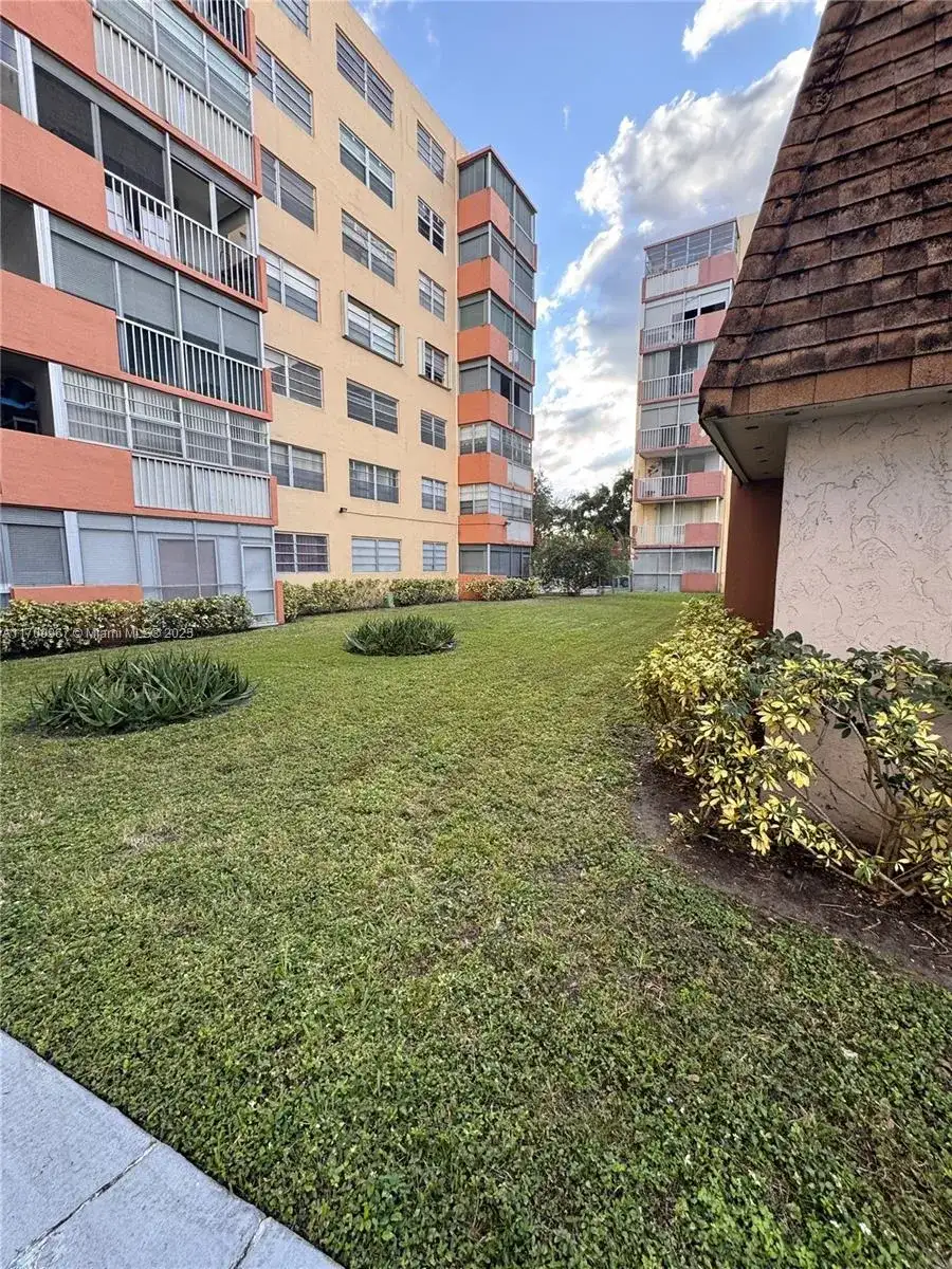 16400 NE 17th Ave # 707, North Miami Beach FL 33162 photo 3