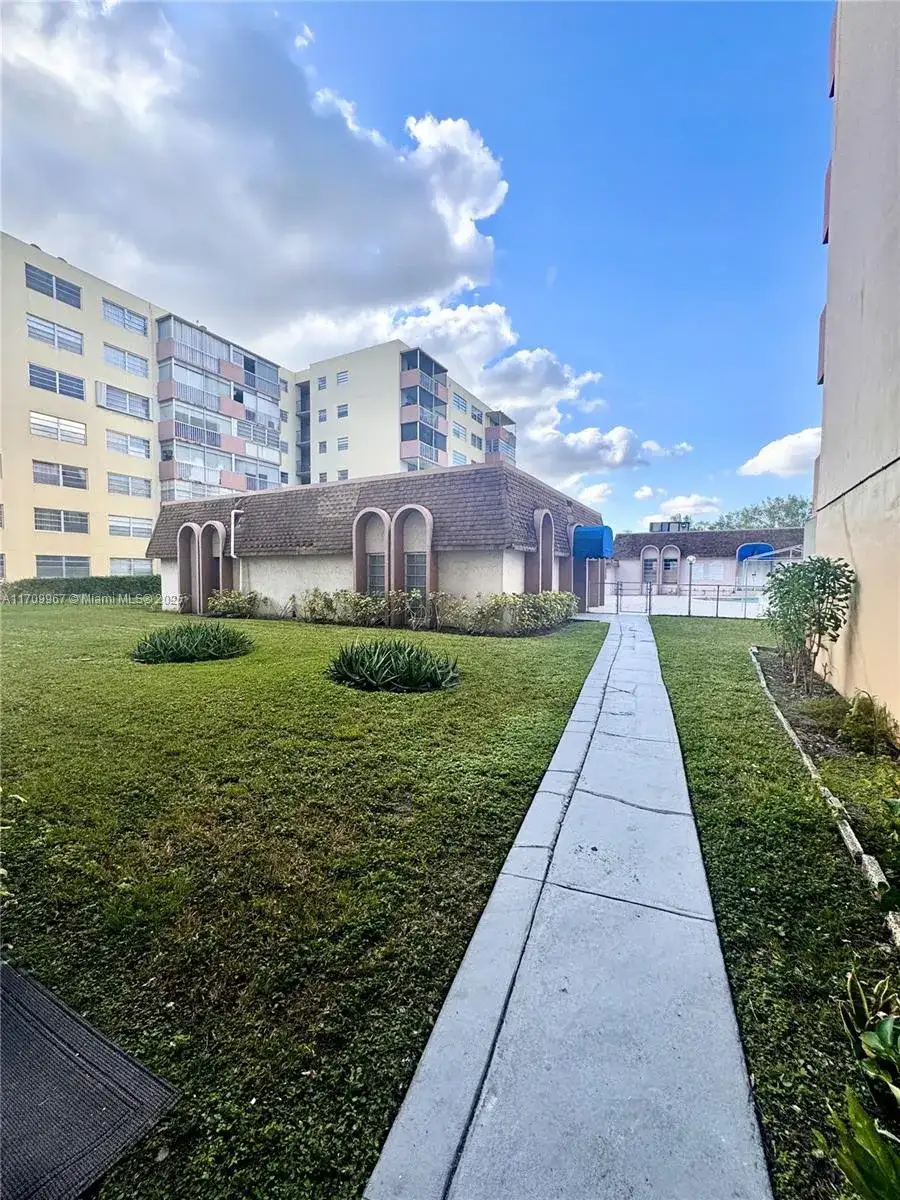 16400 NE 17th Ave # 707, North Miami Beach FL 33162 photo 4