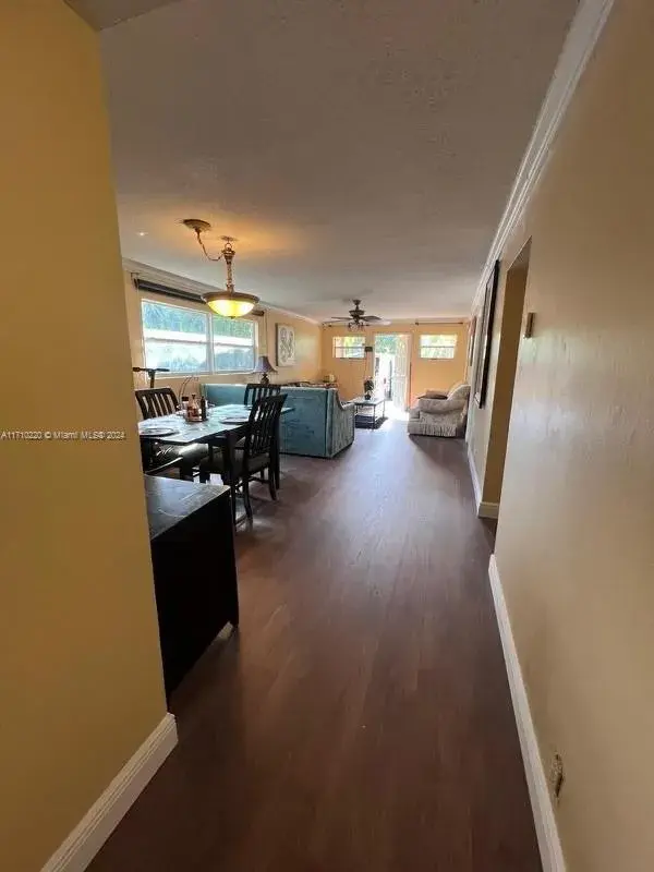 109 SW 1st Ave, Hallandale Beach FL 33009