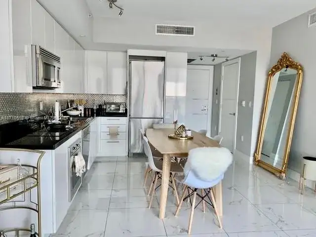 92 SW 3rd St # 4707, Miami FL 33130 photo 4