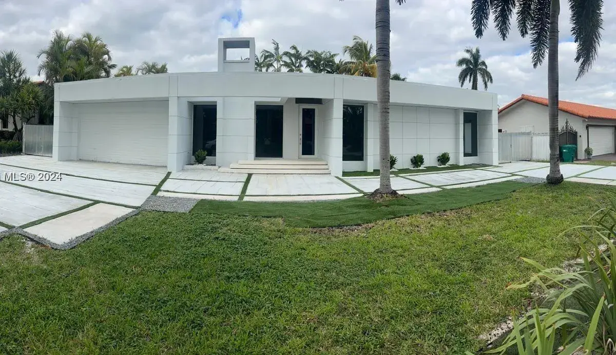 10465 NW 130th St, Hialeah Gardens FL 33018
