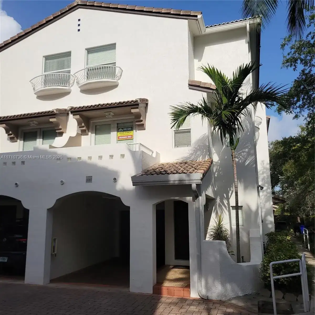 2005 Oceanwalk Ter, Lauderdale By The Sea FL 33062 photo 2
