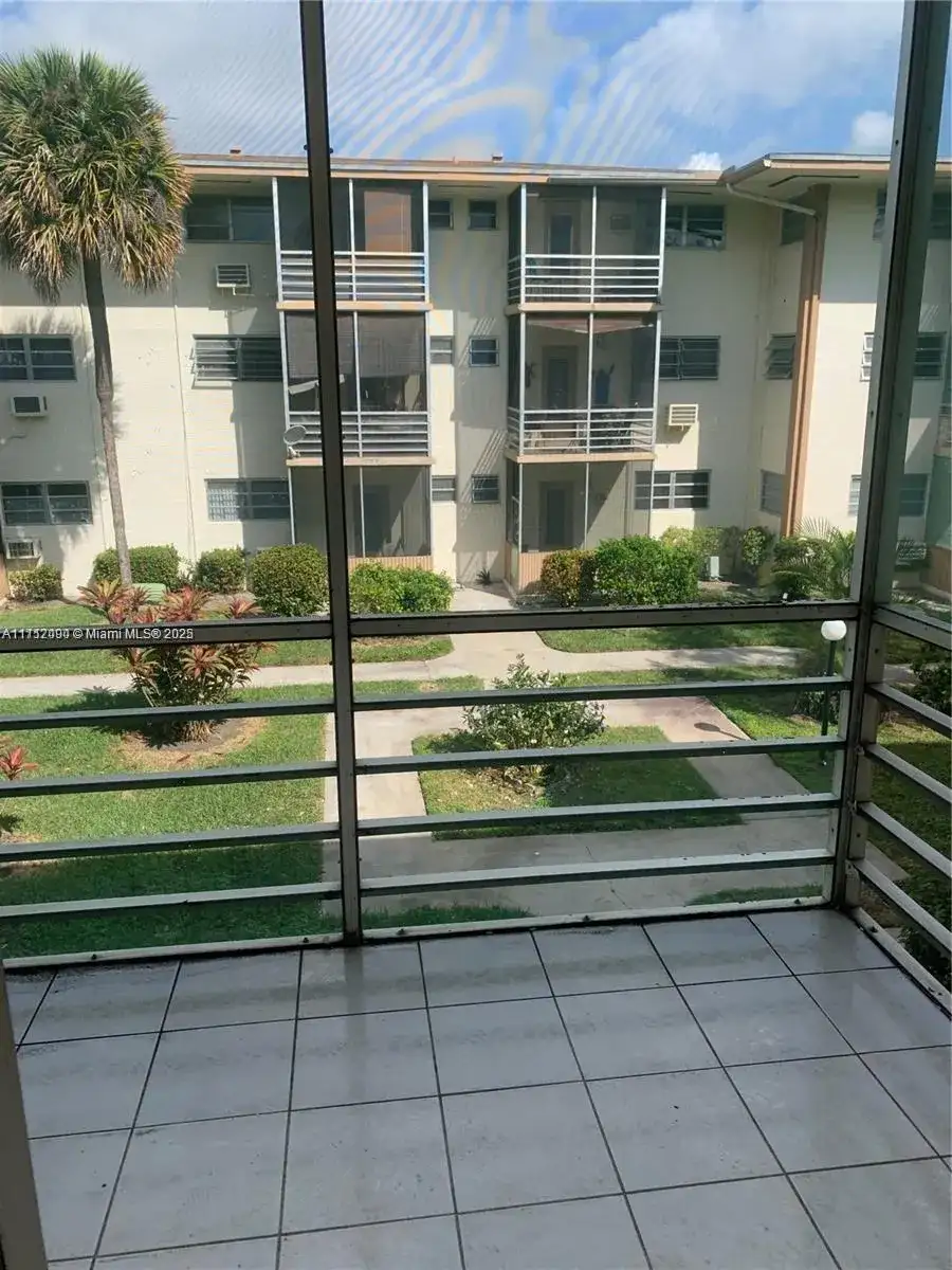 1395 NE 167th St # 209, Miami FL 33162 photo 2