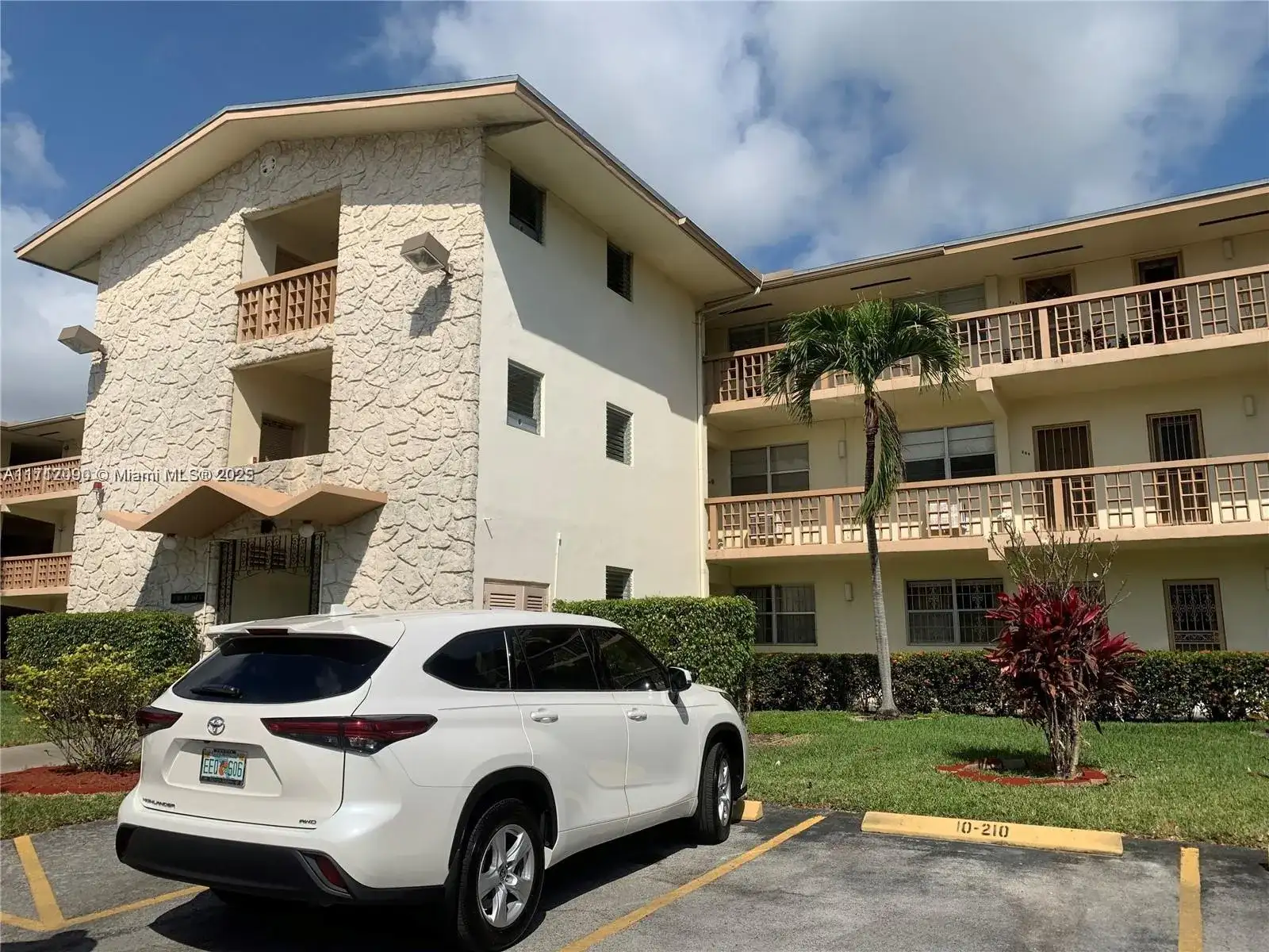 1395 NE 167th St # 209, Miami FL 33162 photo 4