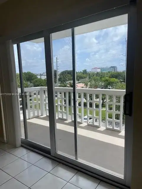 1831 NE 38th St # 406, Oakland Park FL 33308 photo 2