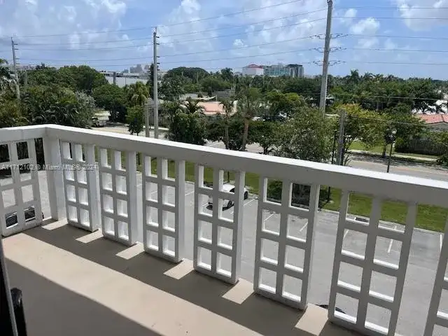 1831 NE 38th St # 406, Oakland Park FL 33308 photo 3